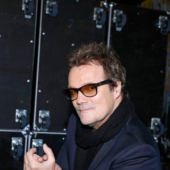 Aujourd'hui âgé de 64 ans, l'artiste sort un nouvel album intitulé Grand 8 et savoure sa chance d'aller mieux.

Exclusif - Axel Bauer - Backstage - Enregistrement de l'émission "Génération Hit Machine Vol. 2" au Dôme de Paris, les 8 et 9 novembre 2022, diffusée sur W9 le 31 janvier 2023
© Cédric Perrin / Bestimage