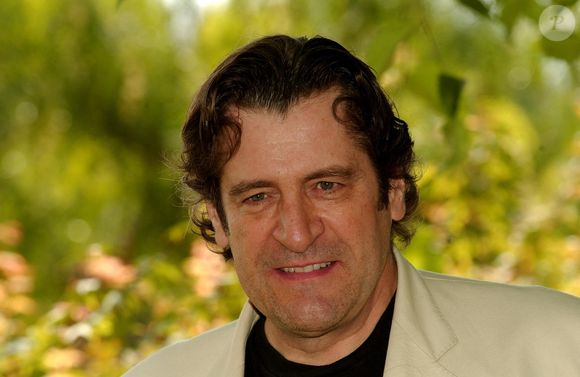 L'acteur français Jacques Frantz, membre de l'équipe de la série télévisée française 'Lagardère', photographié au Jardin Japonais de Monaco le 3 juillet 2004, dans le cadre du 44ème Festival de Télévision de Monte-Carlo. Photo par Giancarlo Gorassini/ABACA.