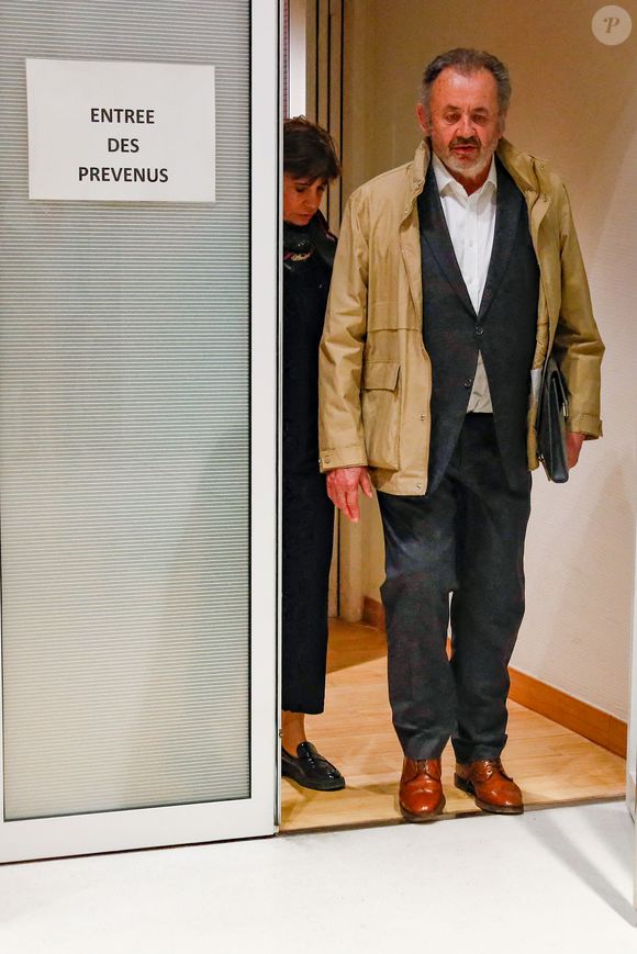 Guillaume Sarkozy et sa femme Sylvie Vever à la sortie du dernier jour du procès pour des accusations de financement illégal de la campagne présidentielle victorieuse de 2007, décision le 25 septembre pour Nicolas Sarkozy et ses coprévenus, au tribunal de Paris, France, le 8 avril 2025. © Christophe Clovis/Bestimage
