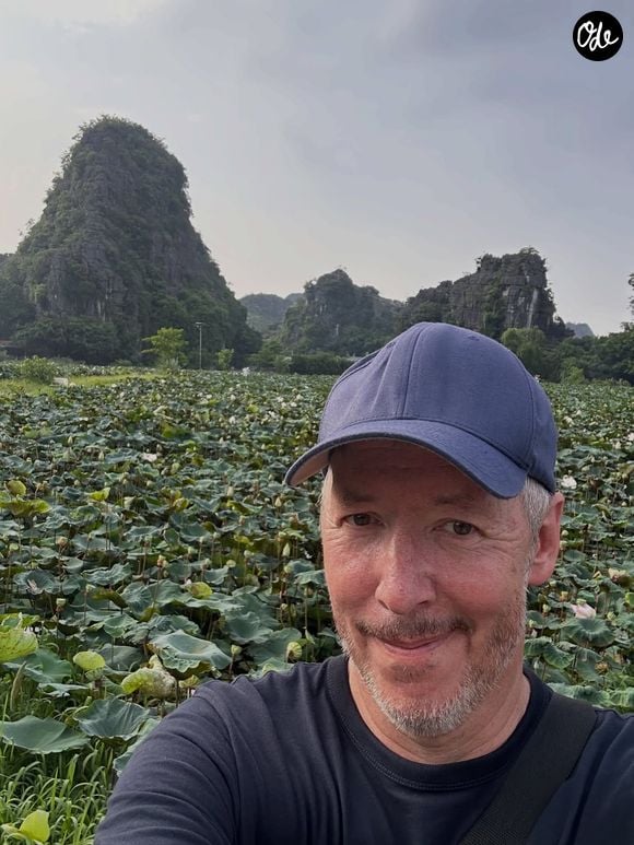 En juillet 2026, l'humoriste s'est offert un voyage au Vietnam, entre ville et nature.

Jean-Luc Lemoine partage sur Instagram des photos de ses premières vacances au Vietnam en juillet 2026.
