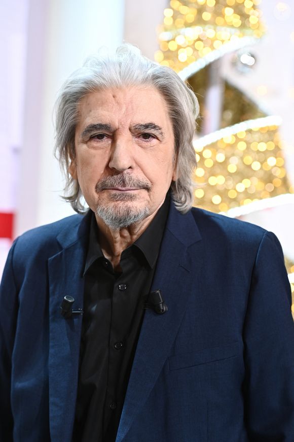 Exclusif - Serge Lama - Enregistrement de l'émission "Vivement Dimanche" au Studio Gabriel à Paris, présentée par M.Drucker et diffusée le 11 décembre sur France 3
© Guillaume Gaffiot / Bestimage