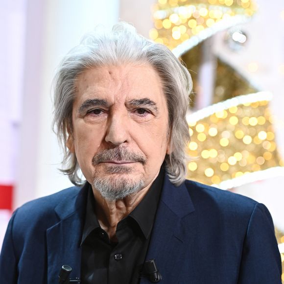 Exclusif - Serge Lama - Enregistrement de l'émission "Vivement Dimanche" au Studio Gabriel à Paris, présentée par M.Drucker et diffusée le 11 décembre sur France 3
© Guillaume Gaffiot / Bestimage