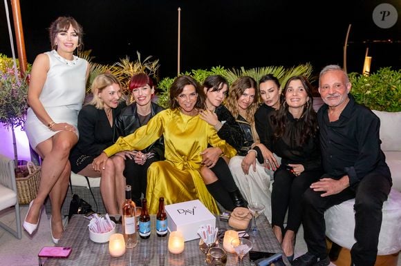 La fête organisée à la Suite Sandra & Co a réuni de nombreuses personnalités.
Exclusif - Nooshika montazeri, Nolwenn De Cara, Jennifer Ayache, Sandra Sisley, Hortense d'Estève, Isabelle Funaro, Norma Viani, Gaelle Constantini et Harry boujnah à la soirée "bal patché" à la suite Sandra & Co lors du Festival International des Séries de Cannes, Canneseries Saison 8, à l’hôtel JW Marriott Cannes le 26 avril 2025. © Aurelio Stella / William Sanches Tavares / Evenjoy / Bestimage