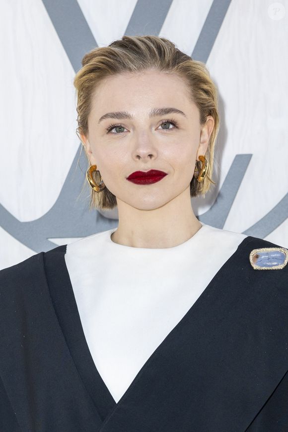 Chloë Grace Moretz - Photocall du défilé de mode Femmes automne-hiver 2024/2025 Louis Vuitton lors de la Fashion Week de Paris (PFW), au Louvre. Le 5 mars 2024 © Olivier Borde / Bestimage