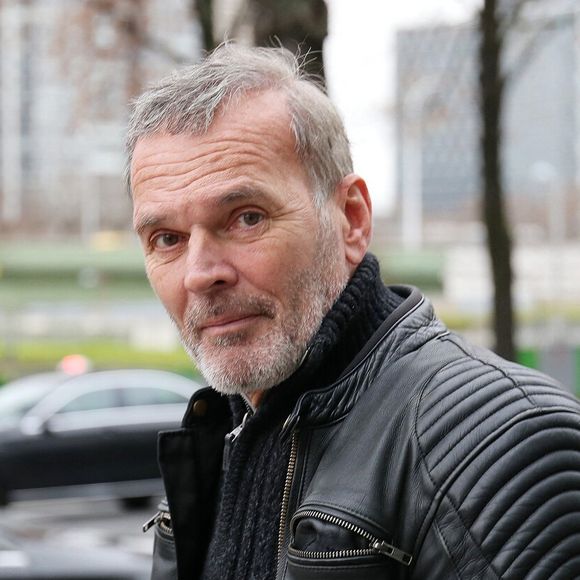 Exclusif - Laurent Baffie quitte les studios de Radio France à Paris, le 13 décembre 2021.