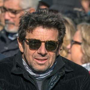 Patrick Bruel lors du rassemblement organisé par le CRIF en soutien aux otages israéliens et en mémoire des victimes du 7 octobre 2023, devant le Trocadéro à Paris, France, le 17 octobre 2025. Photo par Denis Prezat/ABACAPRESS.COM