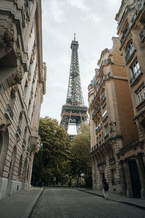 Ce contraste entre patrimoine et modernité fait de ce bien rare une véritable propriété trophée, prisée autant par les familles du quartier que par une clientèle internationale.

Unsplash. Libre de droits.