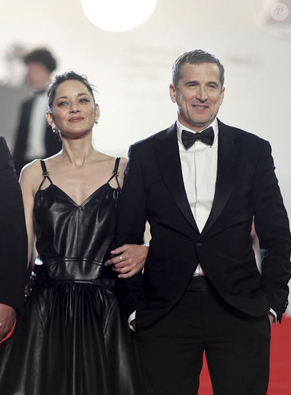 Marion Cotillard et Guillaume Canet - Descente des marches du film " Karma " lors du 79ème Festival International du Film de Cannes, le 15 mai 2026. © Jacovides-Moreau / Bestimage