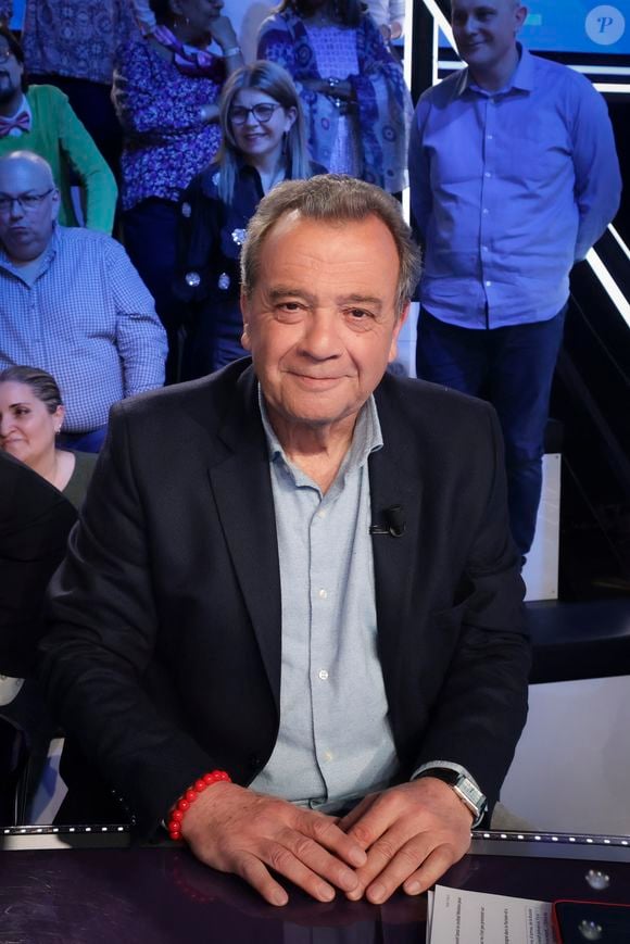 Exclusif - Michel Mary sur le plateau de l'émission " TPMP " présentée par C.Hanouna et diffusée en direct pour la dernière fois sur Youtube et sur toutes les box (SFR, FREE, Bouygues, MyCanal etc), Paris, France, le 26 mars 2025. © Jack Tribeca / Bestimage - Plateau de la dernière émission "TPMP" présentée par C.Hanouna à Paris le 26 mars 2025. Cyril Hanouna va désormais entamer une diète cathodique avant d'arriver chez M6 et reste en attendant sur Europe 1. © Jack Tribeca / Bestimage
