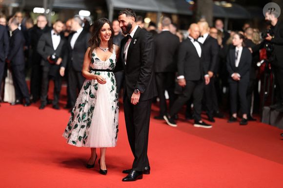 Karim Benzema et Lyna Khoudri assistent au tapis rouge de "13 Jours 13 Nuits" lors de la 78ème édition du Festival de Cannes au Palais des Festivals le 23 mai 2025 à Cannes, France. Photo de Jerome Domine/ABACAPRESS.COM