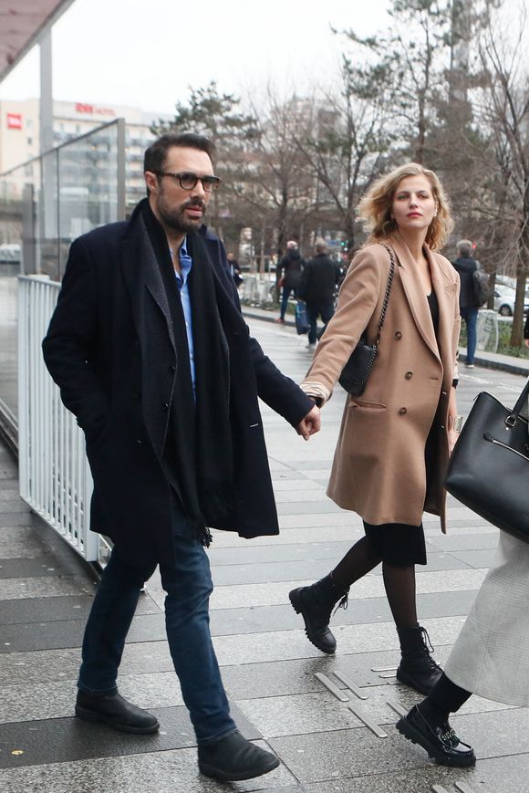 Nicolas Bedos, avec sa compagne Pauline Desmonts sort du tribunal correctionnel de Paris où il était convoqué pour agression sexuelle en état d'ivresse sur une jeune femme de 25 ans ; le procès est reporté en septembre 2024.

© Christophe Clovis / Bestimage