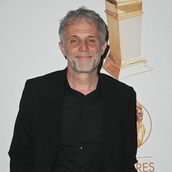 Une délicate attention pour son ex-compagne...

Stéphane Guillon - Photocall de la 34ème édition de la cérémonie des Molières au théâtre de Paris le 24 avril 2023.

© Coadic Guirec / Bestimage