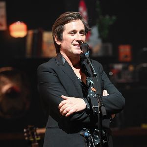 Jacques Dutronc et Thomas Dutronc en showcase de leur tournée "Dutronc & Dutronc" au Centre Evénementiel de Courbevoie le 11 avril 2022. © Coadic Guirec/Bestimage