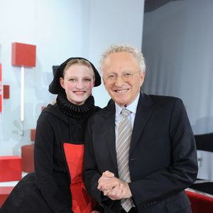 A noter que Nelson Monfort est également présent
Exclusif - Nelson Monfort lors de l'enregistrement de l'émission "Vivement dimanche" au studio Rive Gauche, présentée par M. Drucker avec une diffusion sur France 3 le 25 janvier 2026. © Guillaume Gaffiot/Bestimage