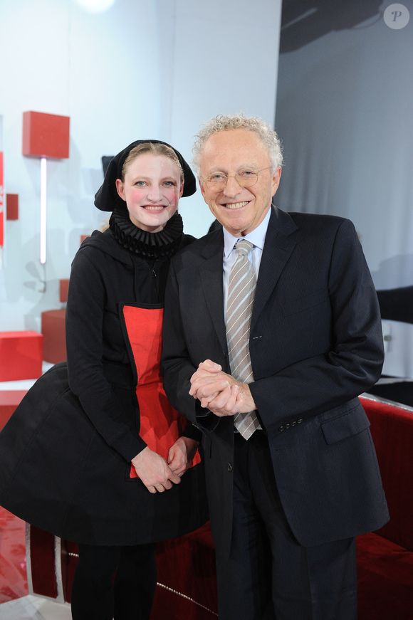A noter que Nelson Monfort est également présent

Exclusif - Nelson Monfort lors de l'enregistrement de l'émission "Vivement dimanche" au studio Rive Gauche, présentée par M. Drucker avec une diffusion sur France 3 le 25 janvier 2026. © Guillaume Gaffiot/Bestimage
