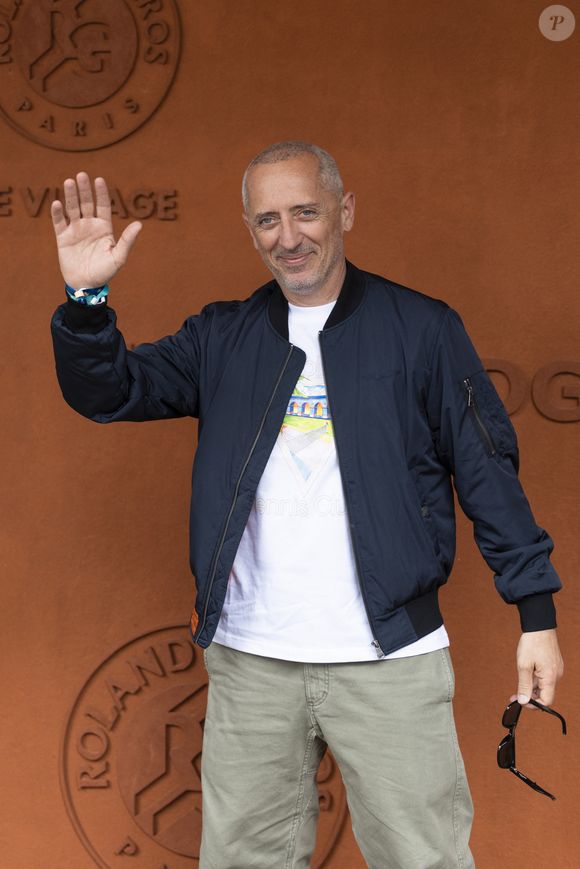 L'humoriste français célèbre ce lundi 16 mars 2026 les un an du Vig's, 

Gad Elmaleh au village lors des Internationaux de France de Tennis de Roland Garros 2025, à Paris, France, le 8 juin 2025. © Cyril Moreau/Bestimage