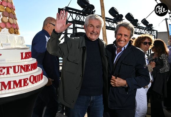 Claude Lelouch, le président d'honneur du Festival, et Richar Anconina, le président du Jury du Festival - Claude Lelouch a eu la surprise d'un anniversaire organisé par Walter Butler, le président du Festival, 13 jours avant la date réelle, durant le 1er Festival du Film Français de Cassis - Plans Séquences à Cassis, le 17 octobre 2026.  © Bruno Bebert/Bestimage