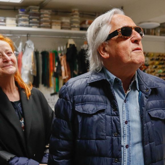 Gilbert Montagné et sa femme Nikole - Gilbert Montagné assite à une représentation spéciale du spectacle "Le Roi Lion" audiodécrite à destination des malvoyants au théâtre Mogador à Paris, France, le 07 juin 2025. © Christophe Clovis / Bestimage