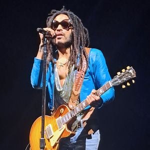 Lenny Kravitz se produit dans le cadre de la tournée « Blue Electric Light Tour 2024 » à l'Ovation Hall de l'Ocean Casino Resort à Atlantic City, dans le New Jersey le 1er novembre 2024. Crédit photo : © Photo Image Press via ZUMA Press Wire