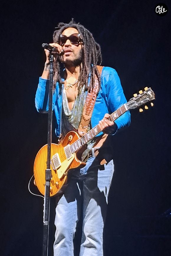 Lenny Kravitz se produit dans le cadre de la tournée « Blue Electric Light Tour 2024 » à l'Ovation Hall de l'Ocean Casino Resort à Atlantic City, dans le New Jersey le 1er novembre 2024. Crédit photo : © Photo Image Press via ZUMA Press Wire
