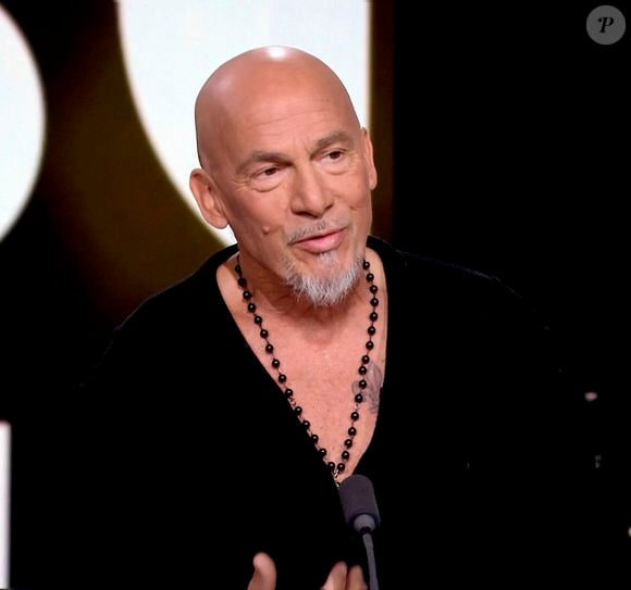 Florent Pagny va mieux et cela fait plaisir à entendre ! Le chanteur qui a dévoilé il y a peu son nouvel album, lequel est intitulé "Grandeur nature", se prépare pour une tournée.  

Florent Pagny est l'invité de Laurent Delahousse sur le plateau du journal de France 2.

© Jack Tribeca / Bestimage