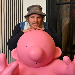 Exclusif -  Le chanteur et artiste Philippe Katerine durant le vernissage de son exposition "Les Mignonismes" installée au Château de Crémat sur les hauteurs de Nice jusqu'au 18 mai 2025. Le château de Crémat est un château construit à Nice dans le département des Alpes-Maritimes en 1906. C'est un domaine viticole faisant partie du vignoble de Bellet, et un lieu de réception. © Bruno Bebert / Bestimage