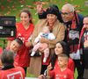 Le couple, marié depuis 2002, a toujours privilégié la discrétion et la vie de clan.

Franck Ribéry entouré de toute sa famille, sa femme Wahiba et de ses 5 enfants Hizya, Shakinez, Seïf Islam et Mohammed et Keltoum. Photo par Panoramic / Bestimage