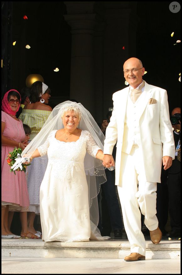 Archive - Mariage de Mimie Mathy et Benoist Gérard à la mairie de Neuilly Sur Seine le 27 août 2005. © Guillaume Gaffiot / Bestimage
