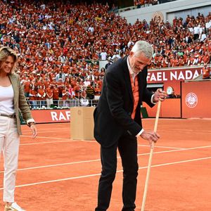 Ce 25 mai, l’organisation de Roland-Garros a décidé d’installer une plaque célébrant les exploits du tennisman espagnol

Rafael Nadal, Amélie Mauresmo et Gilles Moretton - Hommage à Rafael Nadal lors des internationaux de France de tennis à Roland Garros. ( Photo Dante Badano / PSNewz/ Bestimage ) -