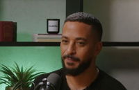 Slimane révèle comment il a perdu "beaucoup de poids" lors d'une interview accordée à Marie-Claude Barrette sur YouTube le vendredi 27 février 2026.
Crédit : Marie-Claude Barrette/YouTube