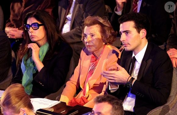 Françoise Bettencourt, Liliane Bettencourt et son petit-fils Jean-Victor Meyers, à Paris, lors de la cérémonie de remise des L'Oréal Unesco Awards for women, le 29 mars 2012. AGENCE / BESTIMAGE