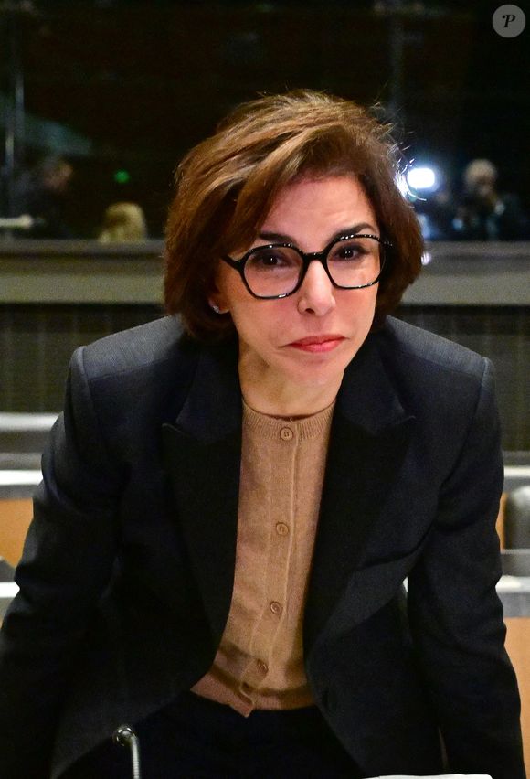 "Elle a fait une crise d’angoisse et ça a généré des troubles neurologiques fonctionnels qui entraînent chez certains la perte de la vue, de la parole…", a notamment révélé Rachida Dati dans le podcast d'Agathe Lecaron sur YouTube

Rachida Dati, ministre de la Culture, est entendue par la commission d'enquête sur l'audiovisuel public le 5 février 2026
© Christian Liewig / Bestimage