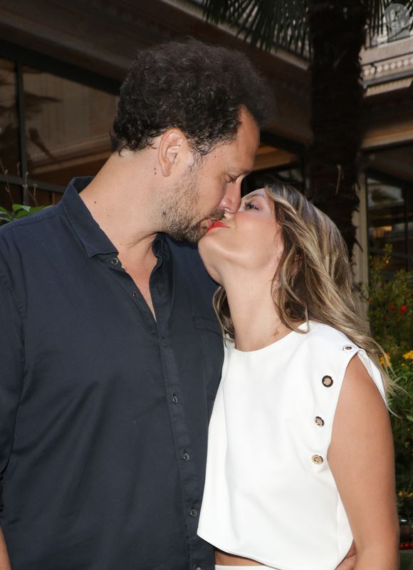 Exclusif - Éric Antoine et sa compagne Gennifer Demey lors de l'inauguration Le Patio by Norbert Tarayre au Prince de Galles à Paris, France, le 4 juillet 2025. © Coadic Guirec/Bestimage
