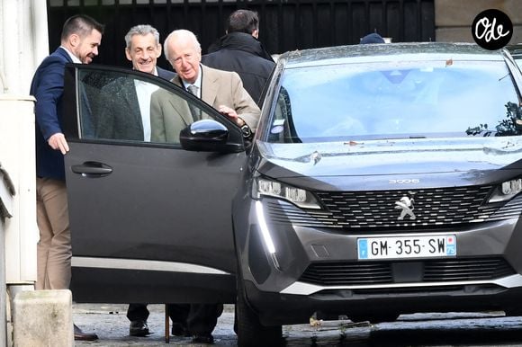 Nicolas Sarkozy raccompagne Edouard Balladur, venu lui rendre visite la veille de son incarcération à la prison de la Santé. Paris le 20 octobre 2025. Agence / Bestimage