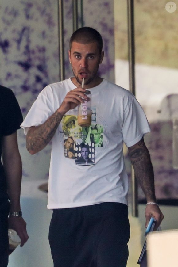 Beverly Hills, CA Justin Bieber a été aperçu à Los Angeles, s'arrêtant au café Leora pour se faire plaisir tout en portant sa propre marque © Skylark. Backgrid USA / Bestimage
