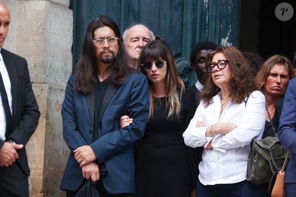 Marc Lavoine lui a aussi offert une opportunité musicale en 2009 en collaborant avec lui.

Lulu Gainsbourg lors des funérailles à l'église Saint Roch à Paris, France, le 24 juillet 2023, de la chanteuse et actrice d'origine britannique Jane Birkin, décédée le 16 juillet 2023 à Paris à l'âge de 76 ans. Photo by Nasser Berzane/ABACAPRESS.COM