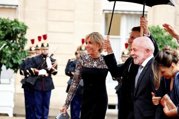Le président Emmanuel Macron, sa femme Brigitte Macron, le président du Brésil Luiz Inácio Lula da Silva et sa femme Rosângela da Silva - Le président de la République française et sa femme accueillent le président du Brésil et sa femme au palais de l'Elysée pour un dîner d'état à Paris le 5 juin 2025.

© Jacovides / Moreau / Bestimage