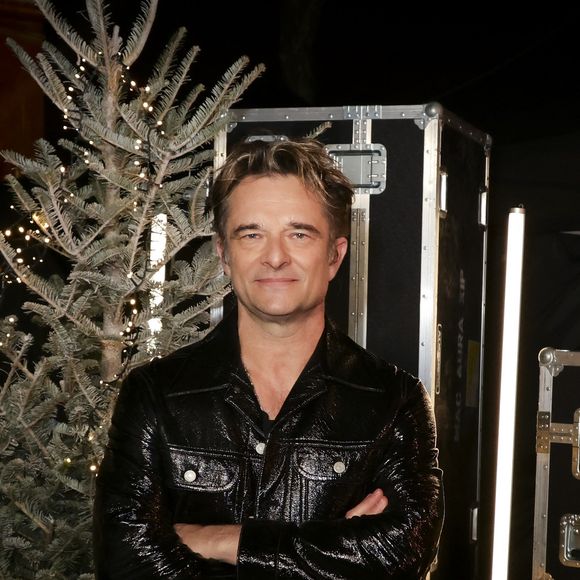 Ce jeudi 5 juin 2025 sur ses réseaux, le fils de Johnny Hallyday et Sylvie Vartan a fait une grande annonce qui a eu le mérite de ravir ses fidèles followers.

David Hallyday, en backstage de l’émission "La grande soirée du 31 décembre de Paris" diffusée sur France 2 sur les Champs-Elysées à Paris, France, le 31 décembre 2024.  © Clovis-Tribeca/Bestimage