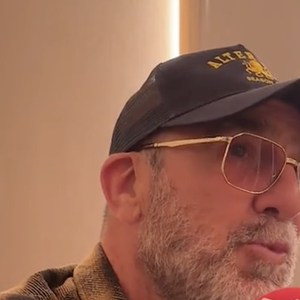 De son propre aveu et sans en ressentir une once de honte, le comédien concède être un grand sensible, autant ému par "les belles choses" que les situations ou scènes plus tristes.

Eric Cantona invité par Augustin Trapenard le 14 mars 2026 sur RTL.