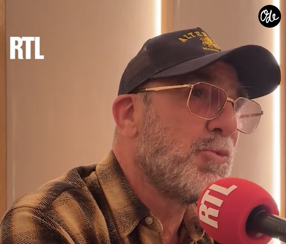 De son propre aveu et sans en ressentir une once de honte, le comédien concède être un grand sensible, autant ému par "les belles choses" que les situations ou scènes plus tristes.

Eric Cantona invité par Augustin Trapenard le 14 mars 2026 sur RTL.