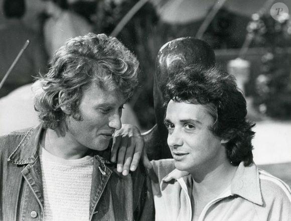 Archives - Johnny Hallyday et Michel Sardou sur le plateau d'une émission TV. Le 10 mars 1970 © Keystone Press Agency / Zuma Press / Bestimage