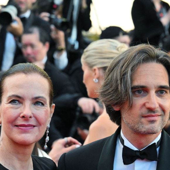Carole Bouquet avec ses fils Louis Giacobetti et Dimitri Rassam à la montée des marches du film "Megalopolis" lors du 77ème Festival International du Film de Cannes, le 16 mai 2024.

Photo : Alberto Terenghi-IPA / Zuma Press / Bestimage