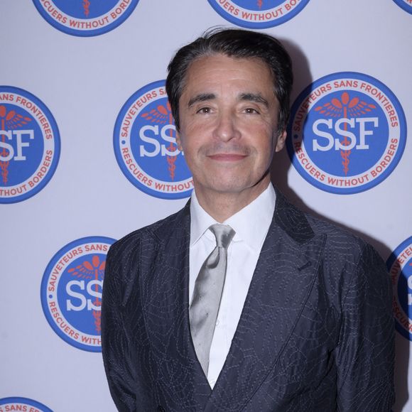 Il avait quitté les médias il y a près de dix ans, lassé par la télé-réalité et les talk-shows agressifs.

Ariel Wizman au dîner de gala de l'association "Sauveteurs Sans Frontieres" (SSF) à l'hôtel Intercontinental à Paris le 26 mai 2025. © Rachid Bellak/Bestimage