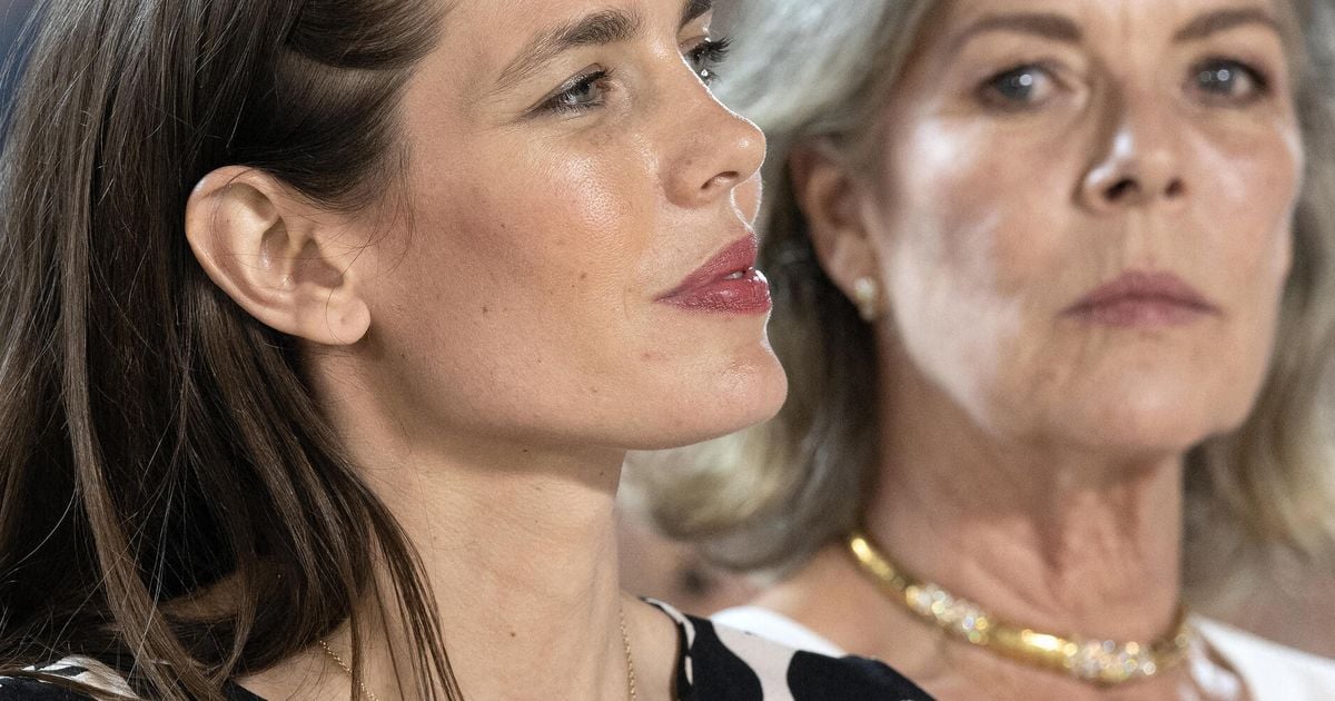 "C'est toujours ambivalent":  Charlotte Casiraghi se confie sur sa relation avec sa maman Caroline de Monaco