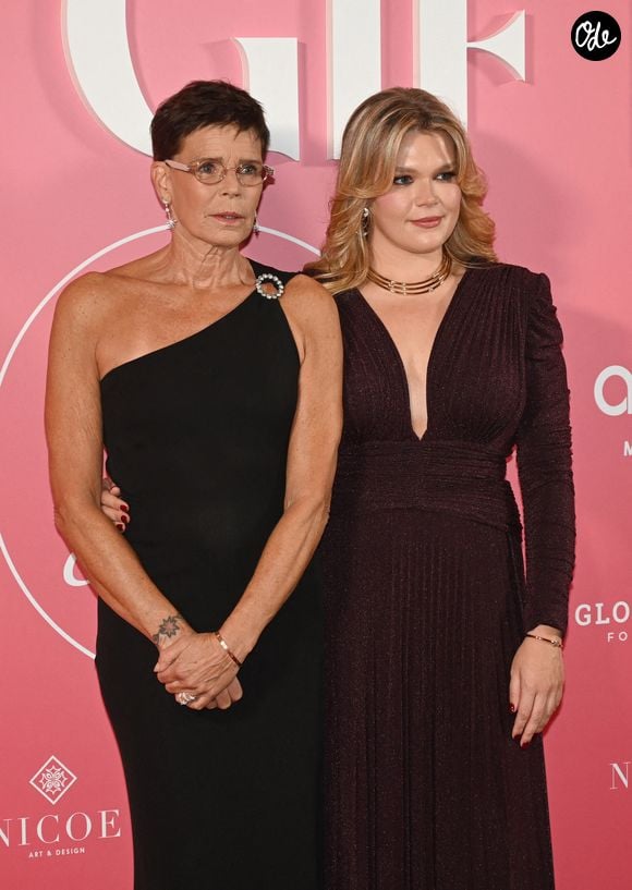 La princesse Stéphanie de Monaco et sa fille Camille Gottlieb assistent au gala "Global Gift" à l'Hôtel de Paris, le 4 octobre 2025 à Monaco. Photo : Olivier Douliery/Abaca