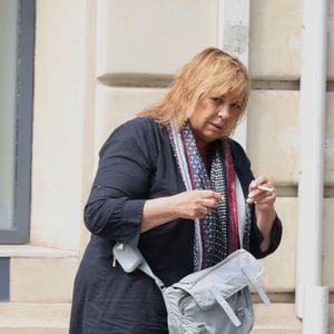 Michele Bernier à la sortie de l’émission de radio “Les Grosses Têtes” sur RTL à Neuilly-sur-Seine, France, le 24 août 2026, le jour du décès de Philippe Bouvard, créateur et animateur de l’émission durant 37 ans. © Bestimage