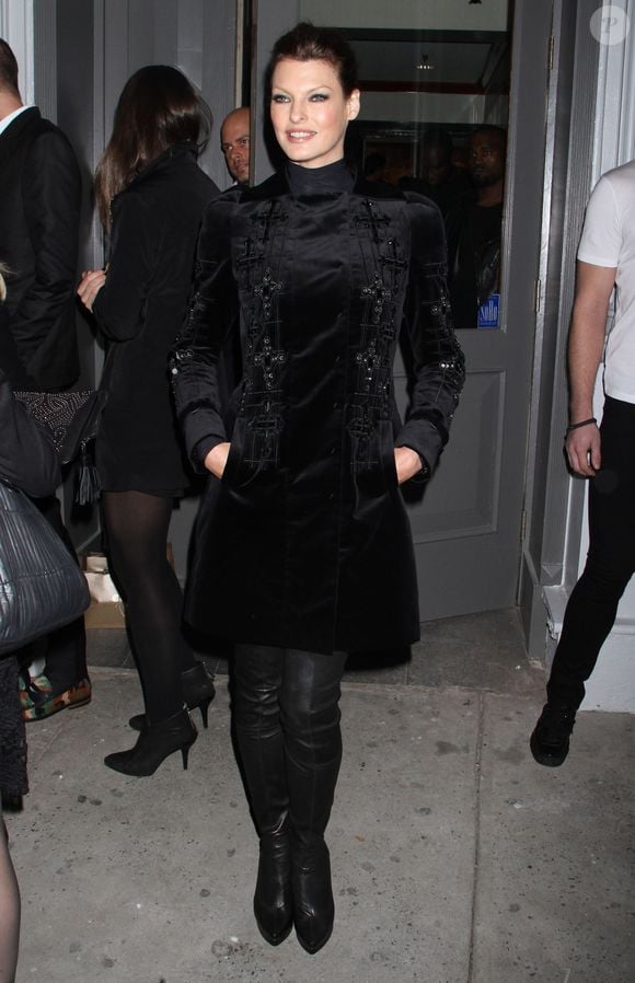 Linda Evangelista - Ouverture de la nouvelle boutique Versace Soho a New York, le 24 octobre 2012. FAMEFLYNET / BESTIMAGE