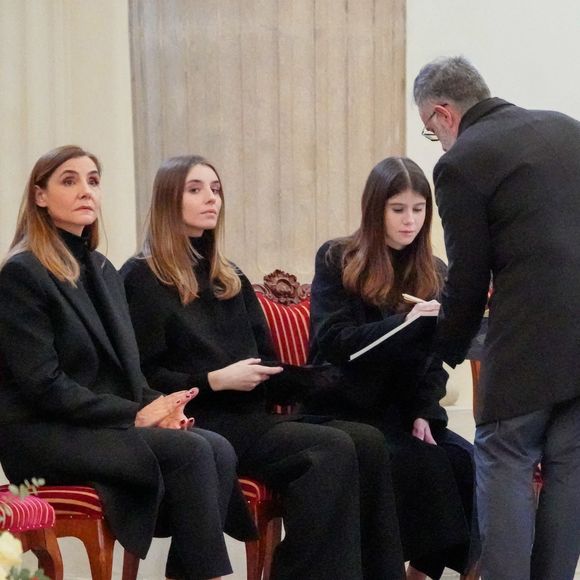 Ils sont même les heureux parents de deux filles, Vittoria et Luisa.

Veillée funèbre du prince Victor-Emmanuel de Savoie, en l'Eglise de Sant'Uberto à Turin, en présence de sa veuve Marina Ricolfi-Doria, de son fils, le prince Emmanuel-Philibert de Savoie avec sa femme la princesse Clotilde Courau et leurs filles les princesses Vittoria et Luisa, le 9 février 2024. Le fils du dernier roi d'Italie s'est éteint le 3 février 2024 à l'âge de 86 ans.
©Lucia Sabatelli / Bestimage