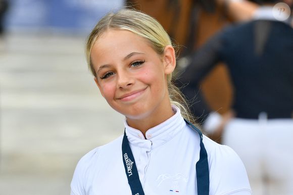 Giulia Sarkozy lors de la coupe Kids Cup L'Envol lors du Longines Paris Eiffel Jumping le 20 juin 2025. © Perusseau / Veeren / Bestimage