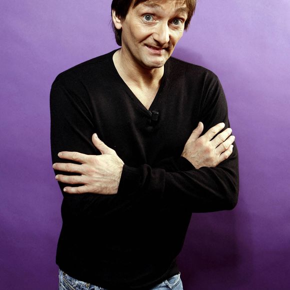 Pierre Palmade pose lors d'une séance de portrait à Paris, en avril 2012.